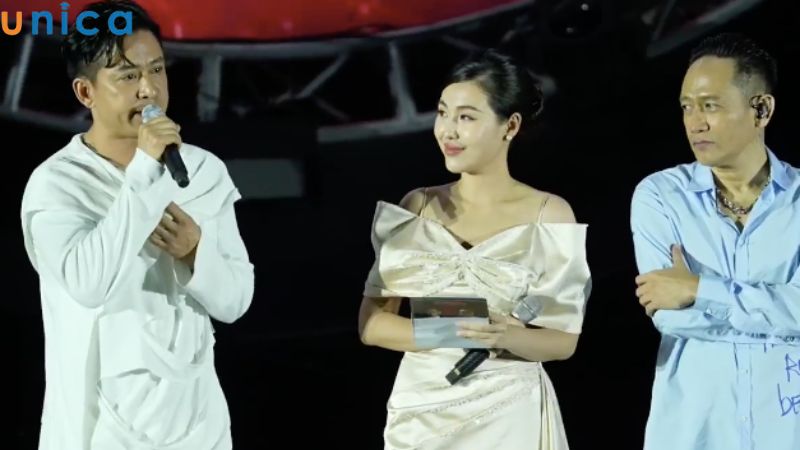 MC chủ động xin lỗi khi dẫn sai tên riêng, sai kịch bản