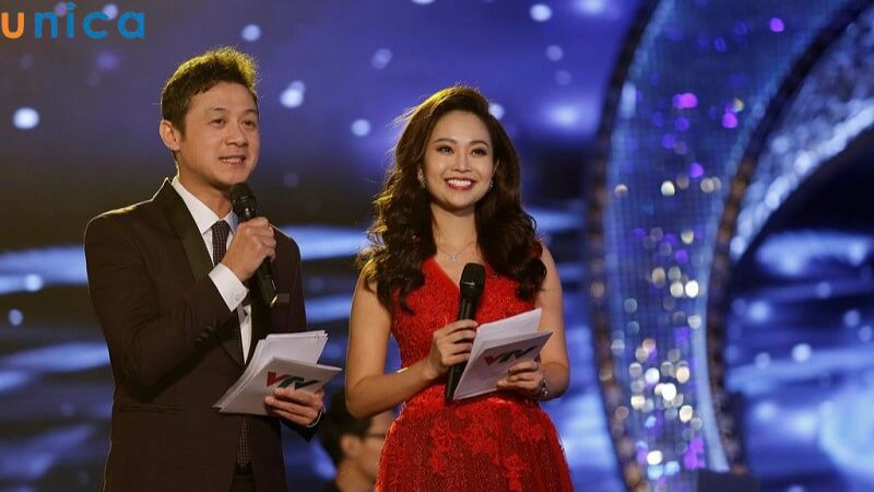 MC lúc nào cũng phải giữ thái độ bình tĩnh và chuyên nghiệp trên sân khấu