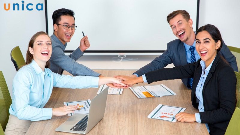 CCO phối hợp với nhân sự để tuyển dụng nhân sự mới cho bộ phận kinh doanh