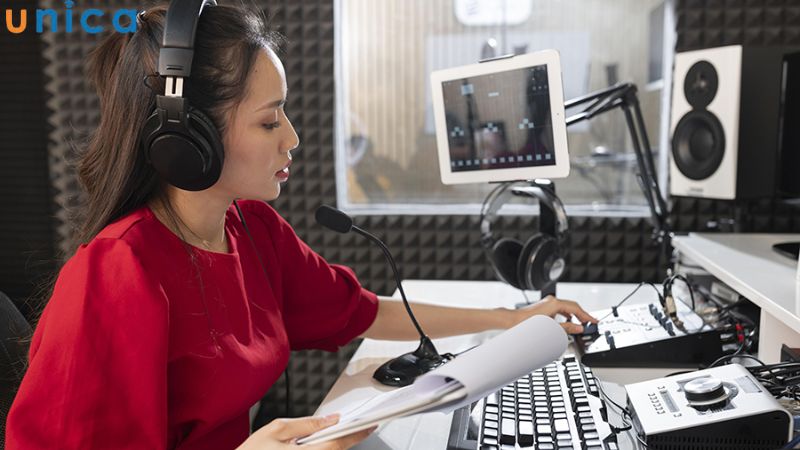 Voice off thu âm là những giọng đọc theo phong cách kể chuyện