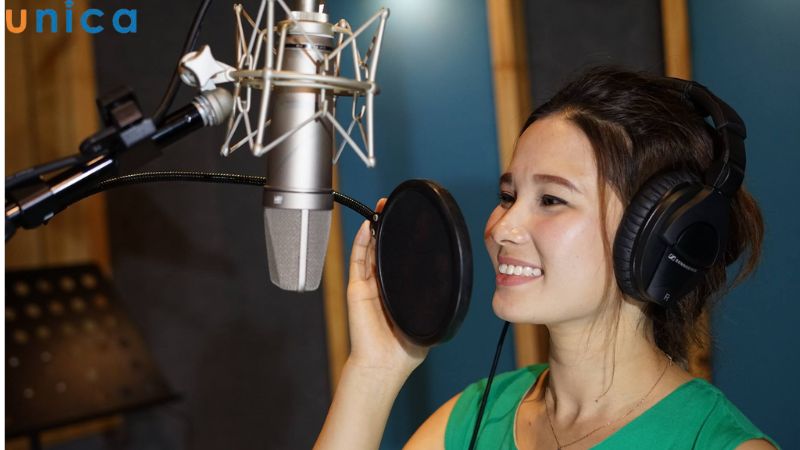 Vice off là công cụ kết nối cảm xúc để tạo thiện cảm gần gũi với người nghe, người xem