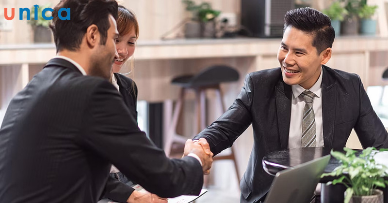 Khách hàng là ai?