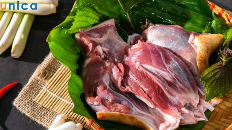 Thịt dê cần chọn miếng săn chắc, thịt đàn hồi tốt mới ngon