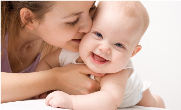 Tiết lộ 8 cách làm trắng da sau sinh cho mẹ bỉm sữa an toàn