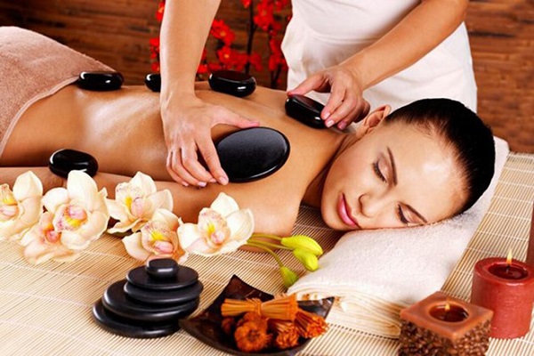 Điểm danh công dụng tuyệt vời của phương pháp massage body bằng đá nóng
