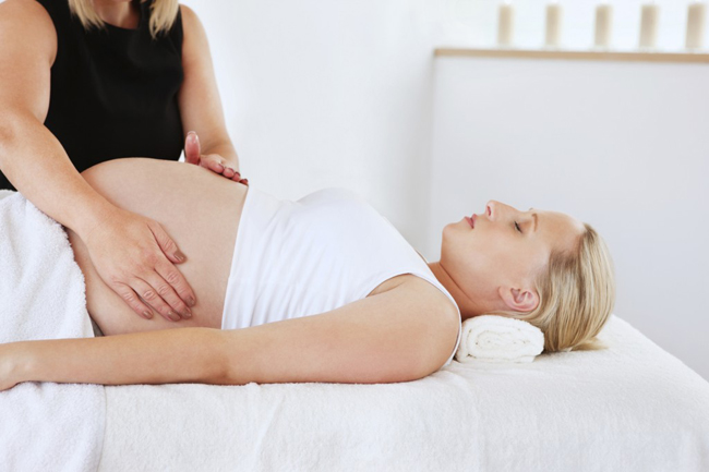 Bài tập Massage mẹ bầu tốt cho mẹ và bé