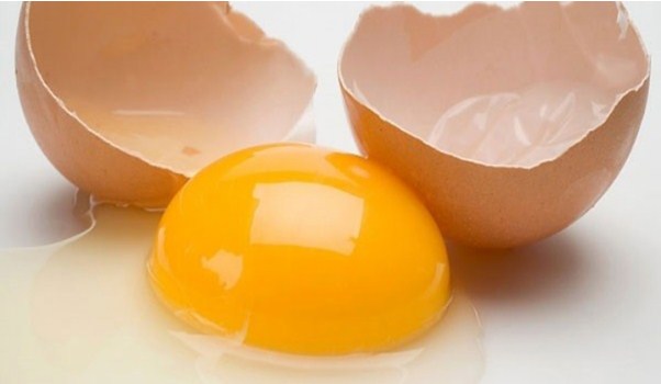 Trả lời câu hỏi: Mặt nạ lòng đỏ trứng gà có tác dụng gì?