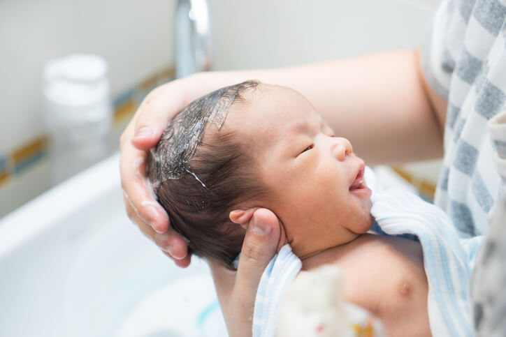Cách tắm bé sơ sinh tại nhà an toàn dành cho mẹ
