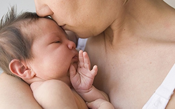 4 Cách bế trẻ sơ sinh chuẩn xác bạn cần biết