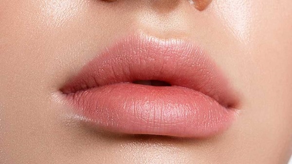 Sau khi phun môi nên bôi gì? – Những thông tin quan trọng bạn nên biết